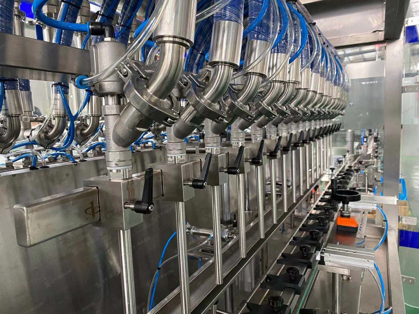 Machine de remplissage linéaire entièrement automatique d'huile comestible de piston de 100ml -1000ml